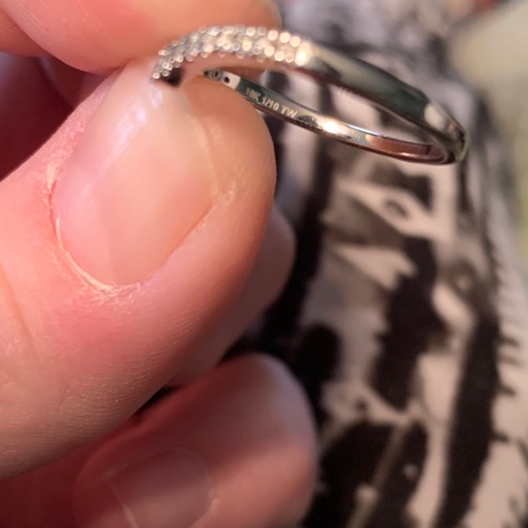 Size 7 engagement ring with wedding band - Picture 7 of 8